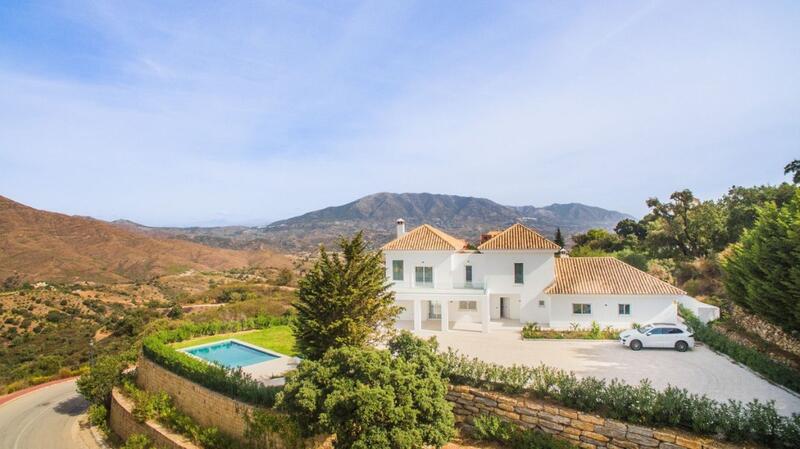 Villa for sale in Ojen, Málaga