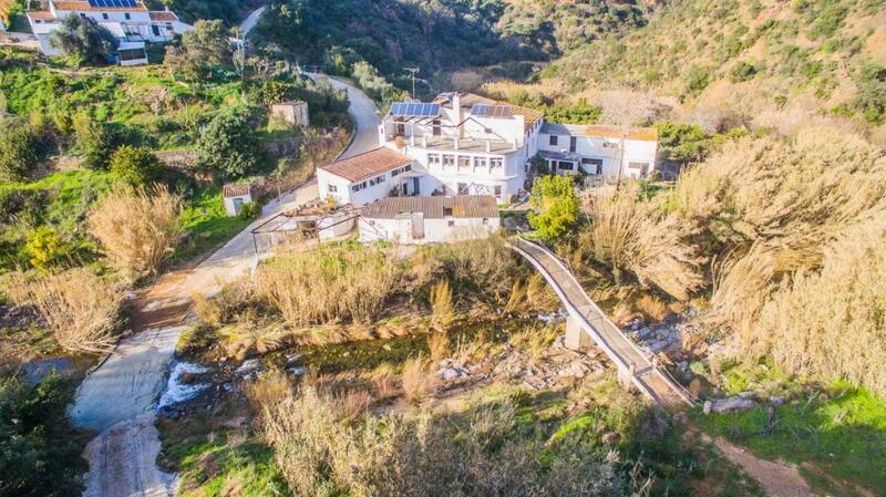 Villa zu verkaufen in Ojen, Málaga