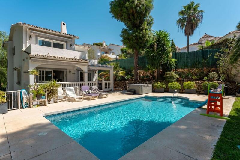 Villa til salgs i Mijas, Málaga