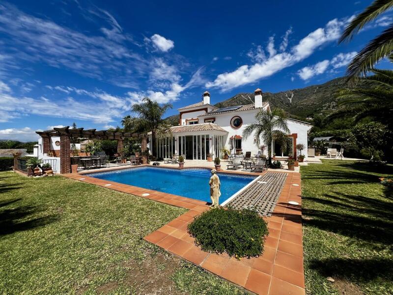 Villa for sale in Mijas, Málaga