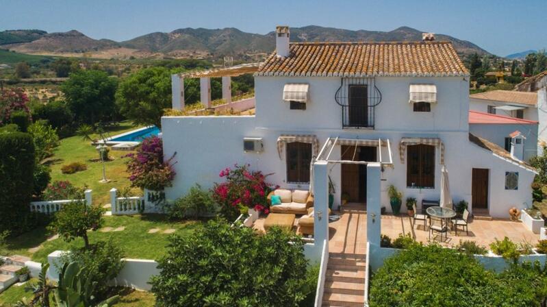 Landhaus zu verkaufen in Alhaurin de la Torre, Málaga