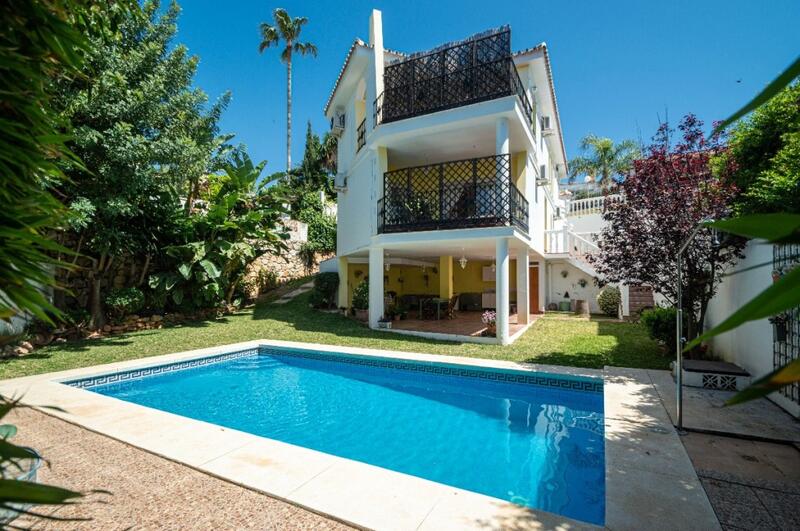 Villa for sale in Fuengirola, Málaga