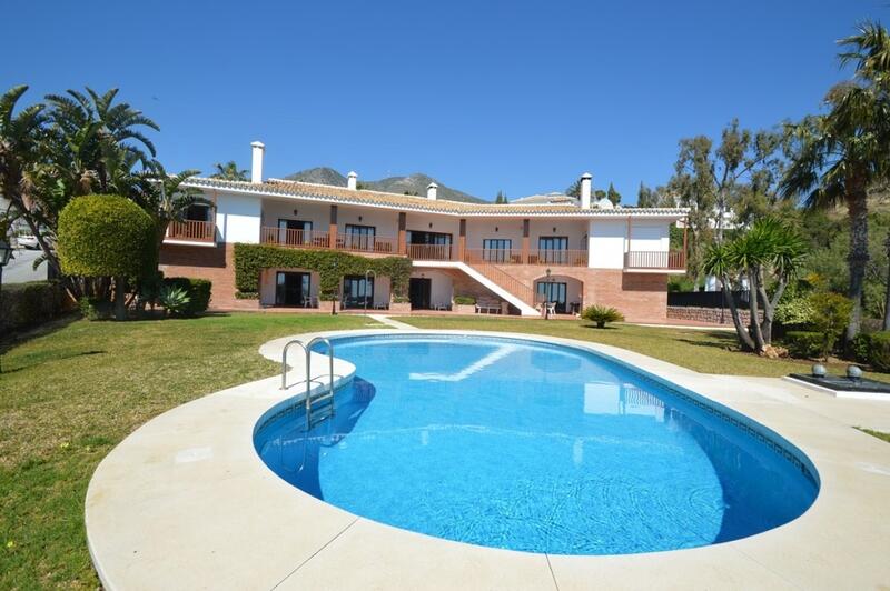 Villa for sale in Benalmadena, Málaga