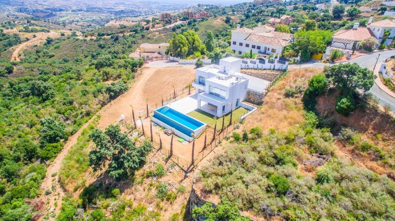 Villa for sale in Ojen, Málaga