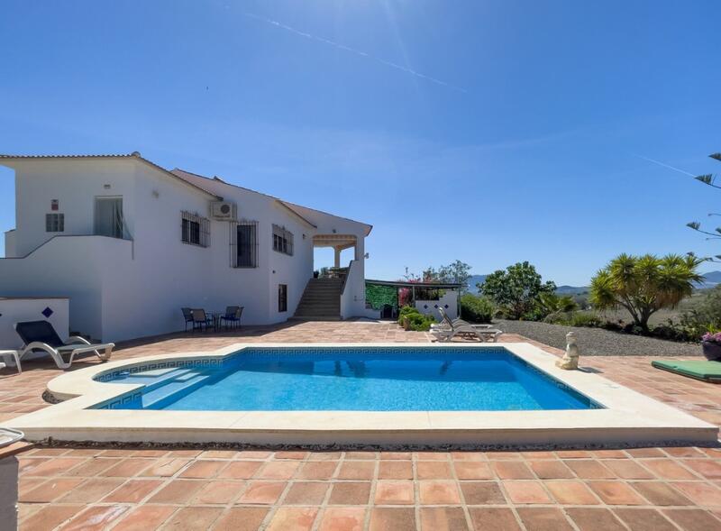 Villa for sale in Pizarra, Málaga