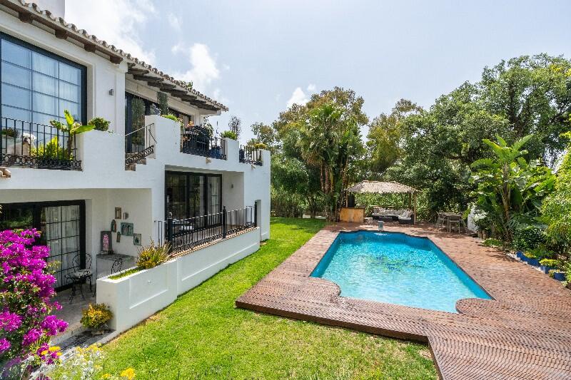 6 bedroom Villa for sale