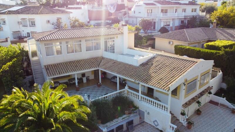 Villa for sale in Benalmadena, Málaga