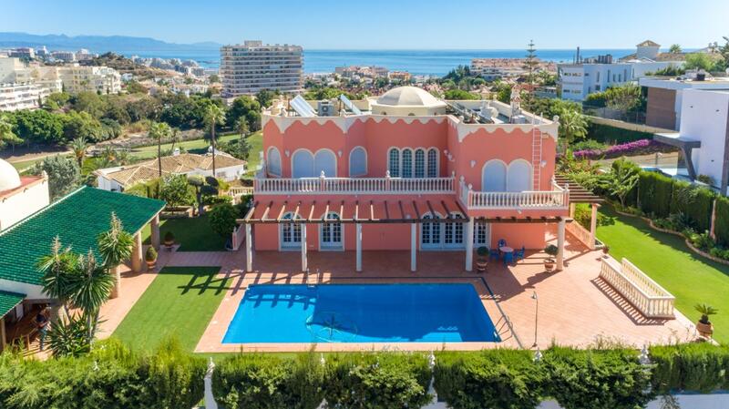 Villa for sale in Benalmadena, Málaga