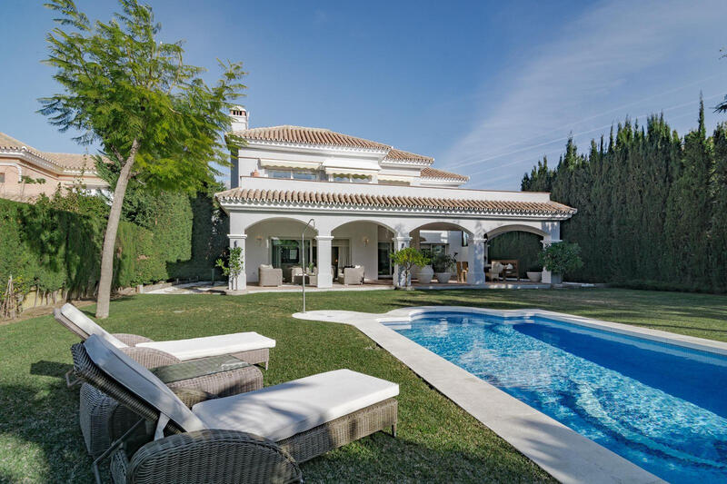 Villa til salgs i Nueva Andalucia, Málaga