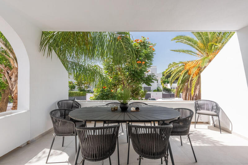 Apartment for sale in Nueva Andalucia, Málaga