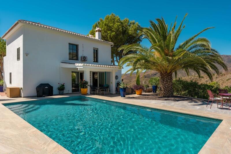 Villa for sale in Alhaurin el Grande, Málaga