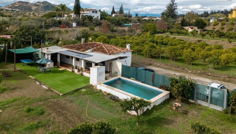 Villa for sale in Alhaurin el Grande, Málaga