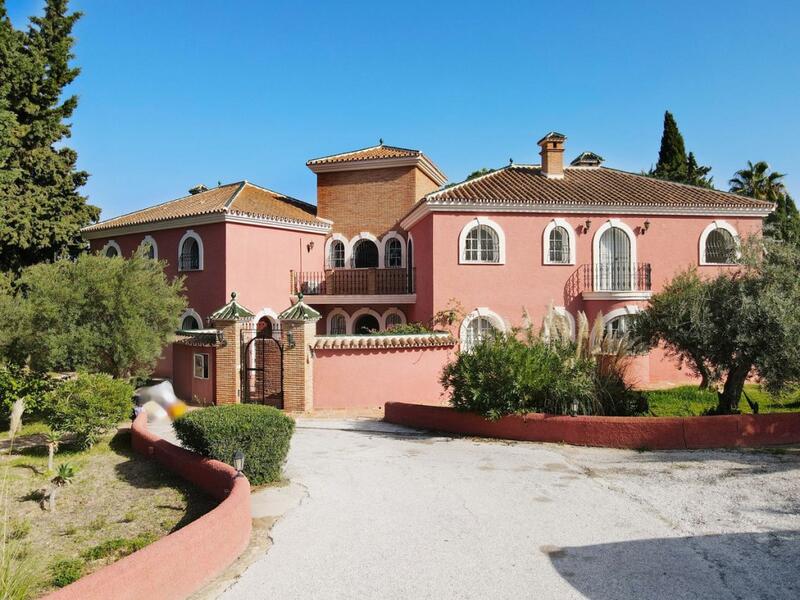 Villa for sale in Alhaurin el Grande, Málaga