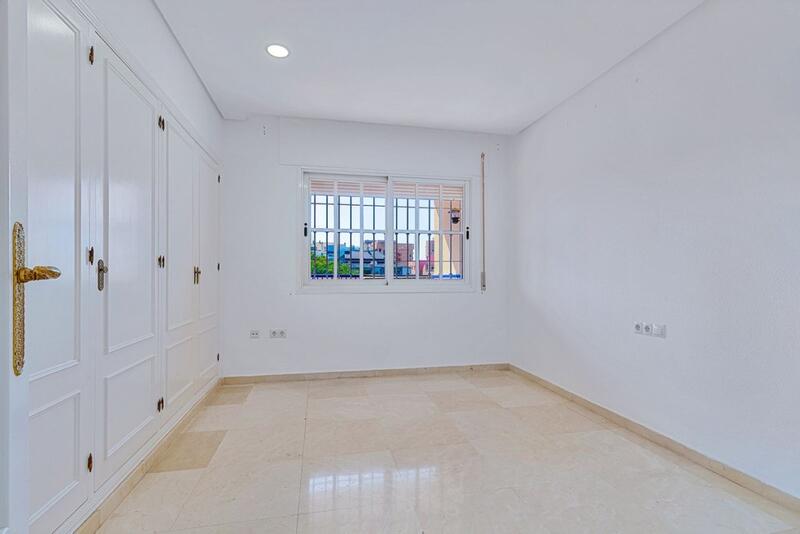 6 bedroom Apartment for sale