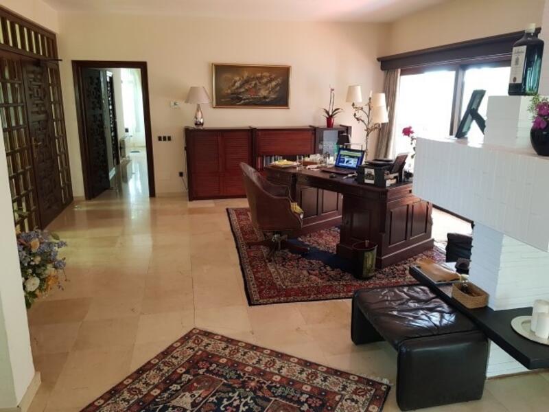 6 bedroom Villa for sale