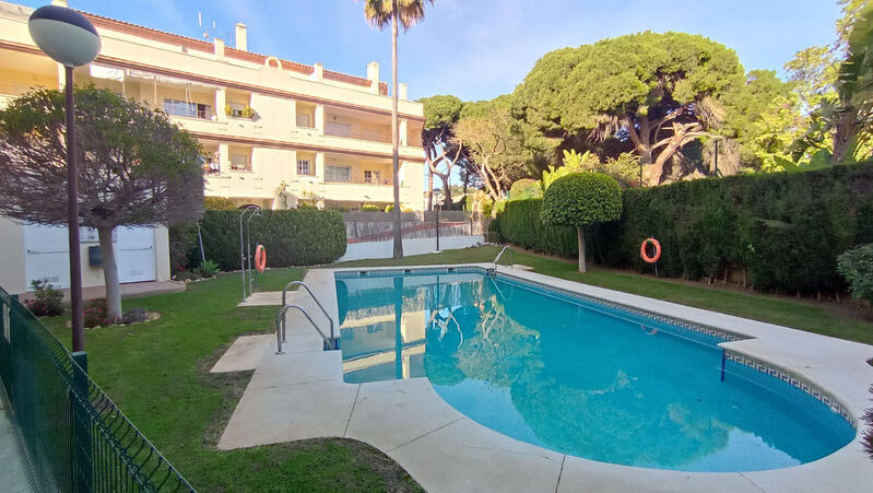 Apartamento en venta en Elviria, Málaga