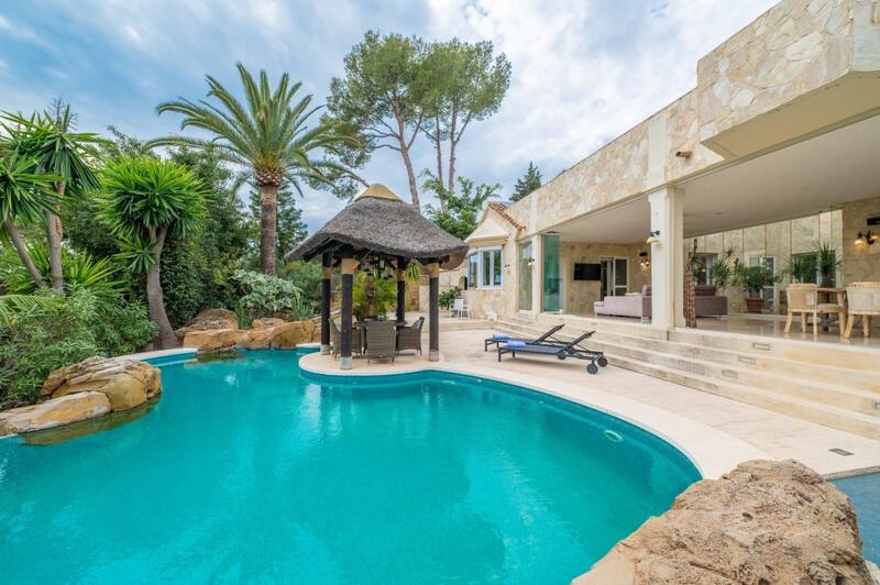 Villa for sale in Elviria, Málaga