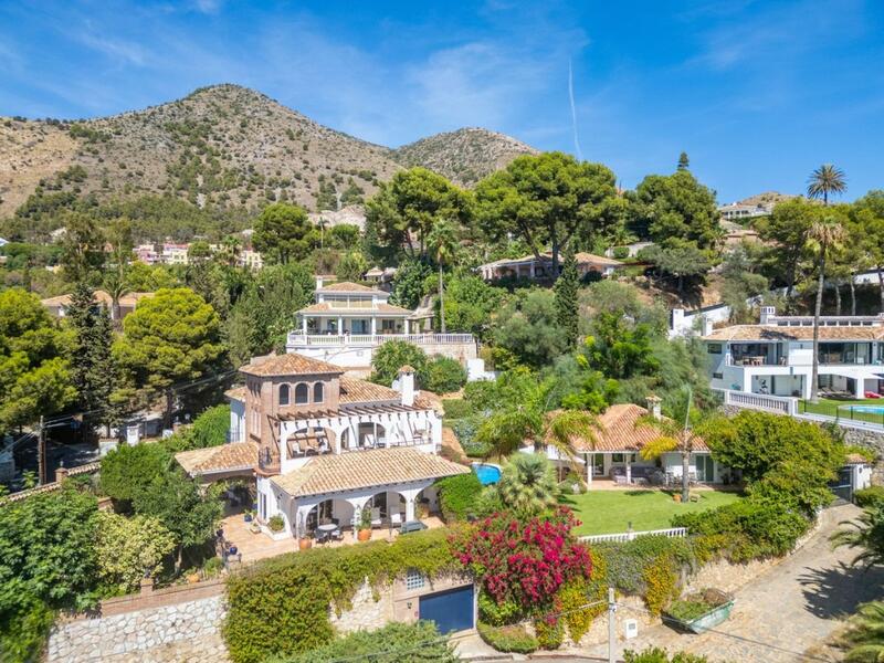 Villa for sale in Benalmadena, Málaga