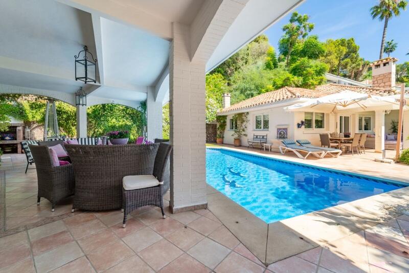 6 bedroom Villa for sale