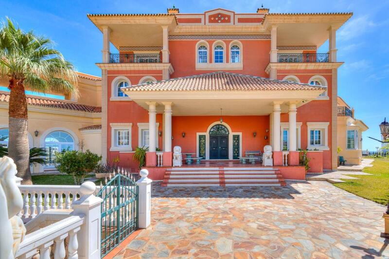 8 bedroom Villa for sale