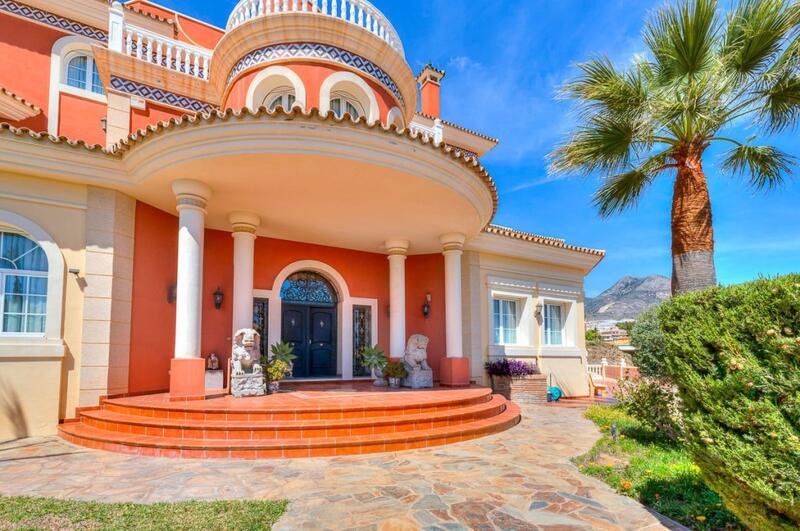 8 bedroom Villa for sale