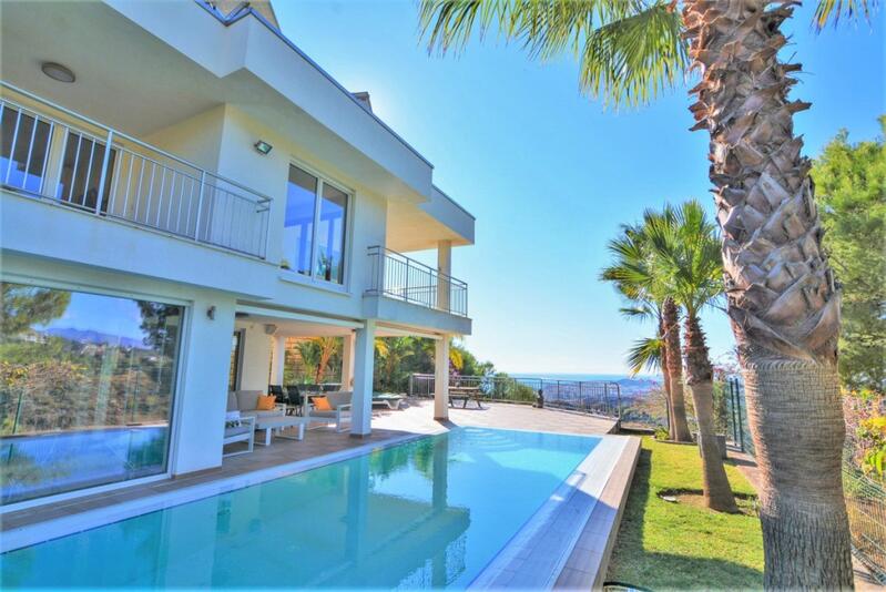 Villa til salgs i Mijas, Málaga