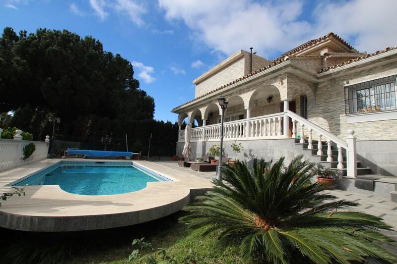 Villa en venta en Marbella, Málaga