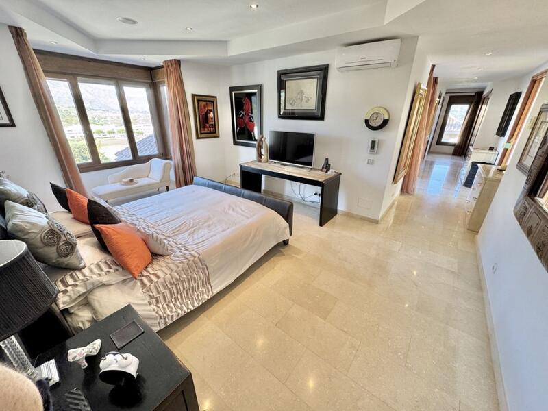 5 bedroom Villa for sale